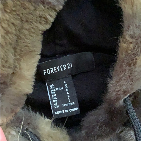 forever 21 camouflage fuzzy sweatshirt - Picture 2 of 3